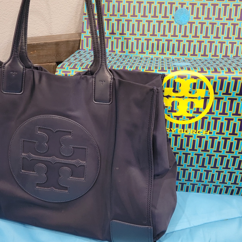 Tory Burch elegant Tote 🌻